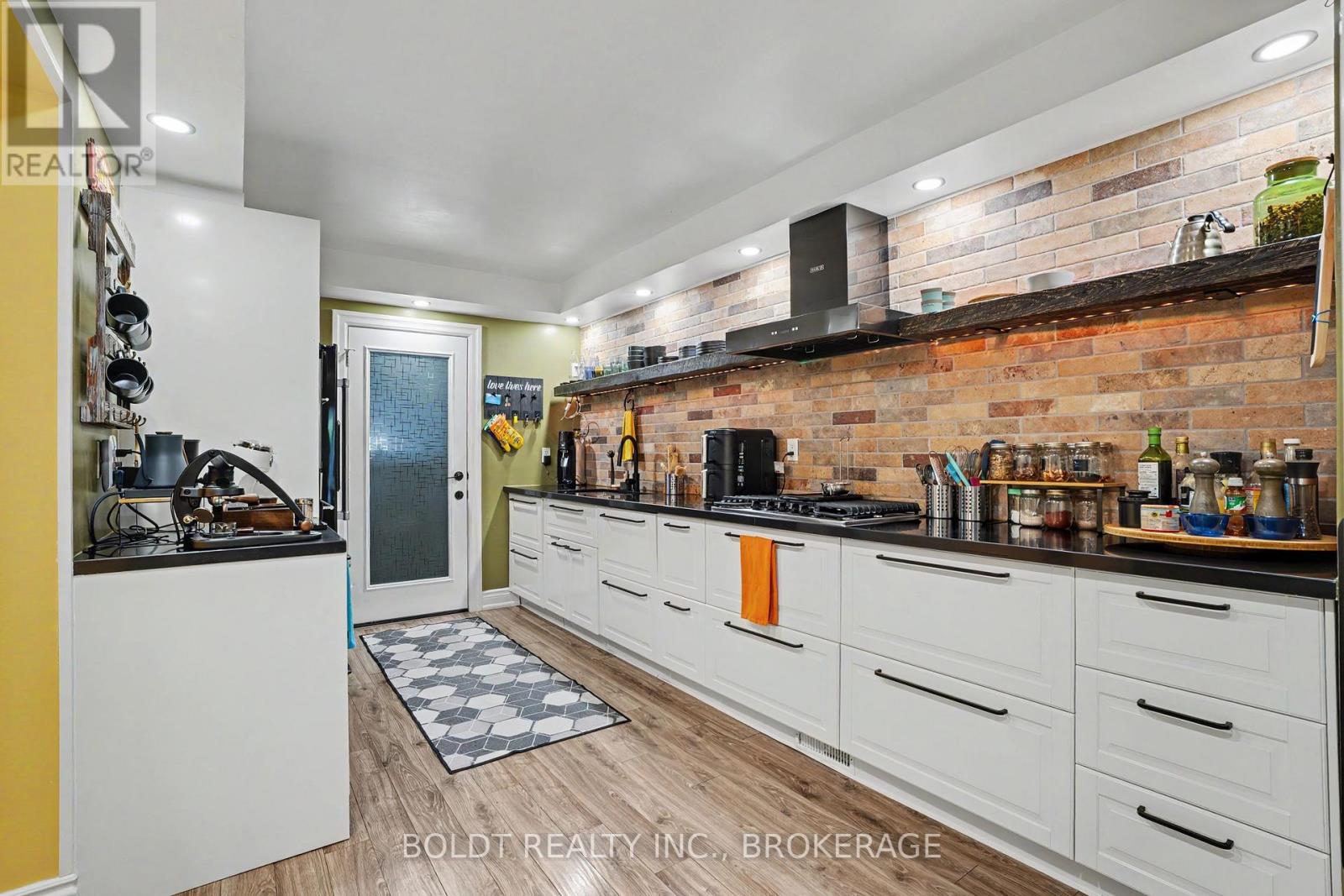 #12 7 DAVIDSON BOULEVARD - 15