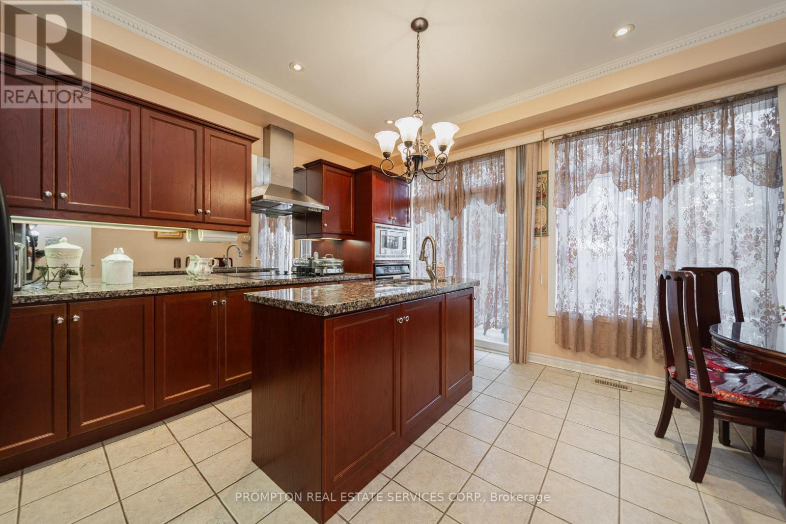 25 ROUTLIFFE LANE - 4