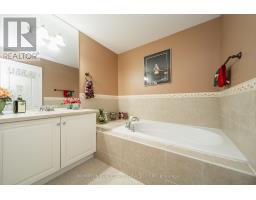 25 Routliffe Lane, Toronto, ON M2N0A5 Photo 15