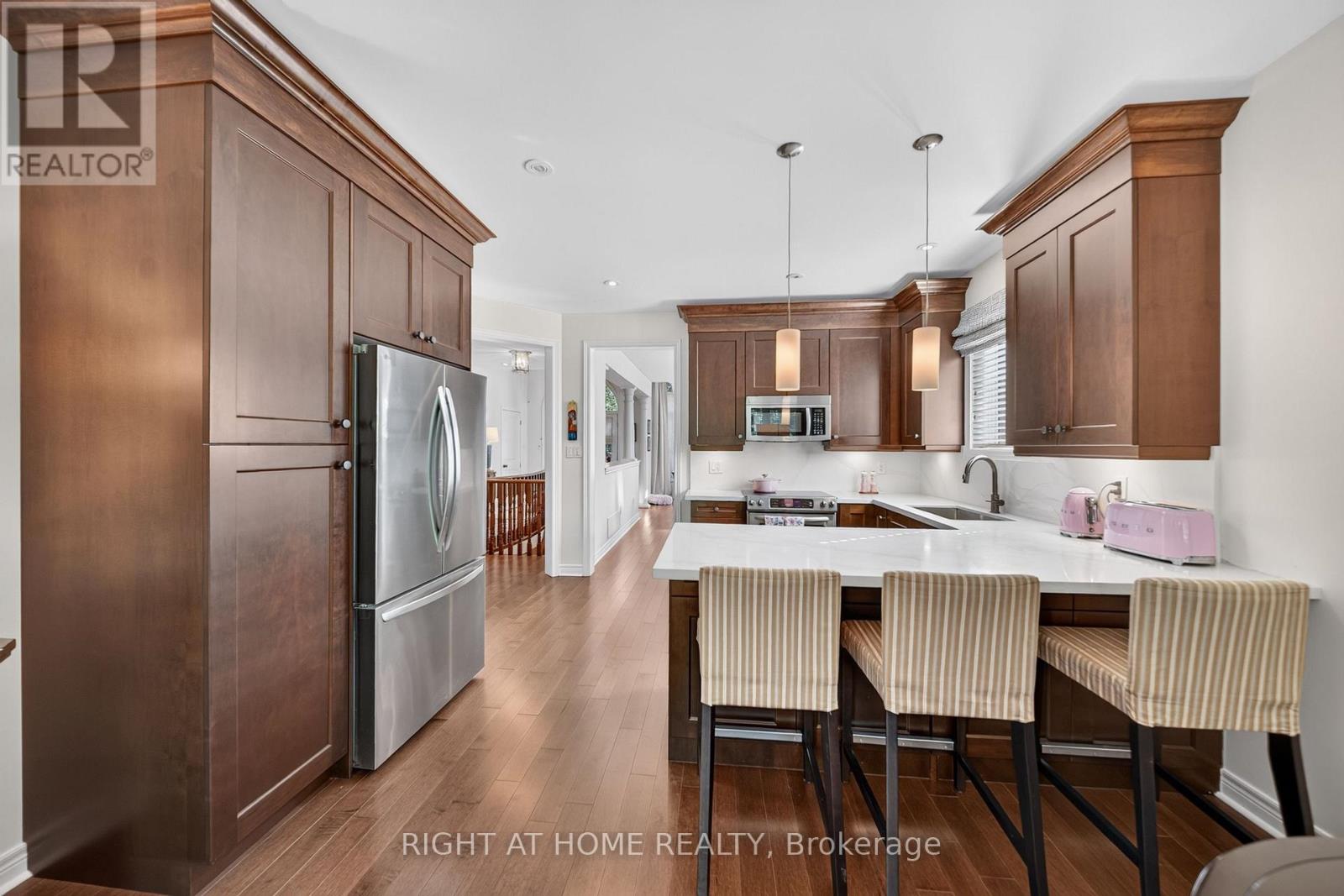 8 BRANTHAVEN COURT - 16