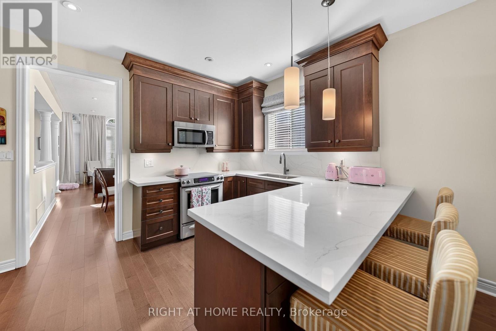 8 BRANTHAVEN COURT - 17