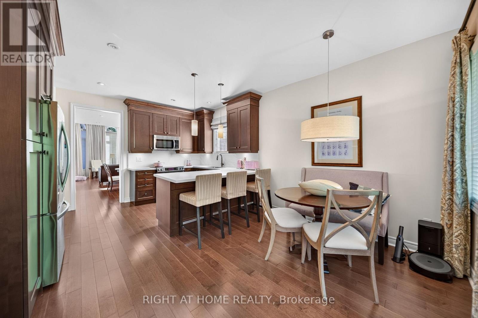 8 BRANTHAVEN COURT - 18