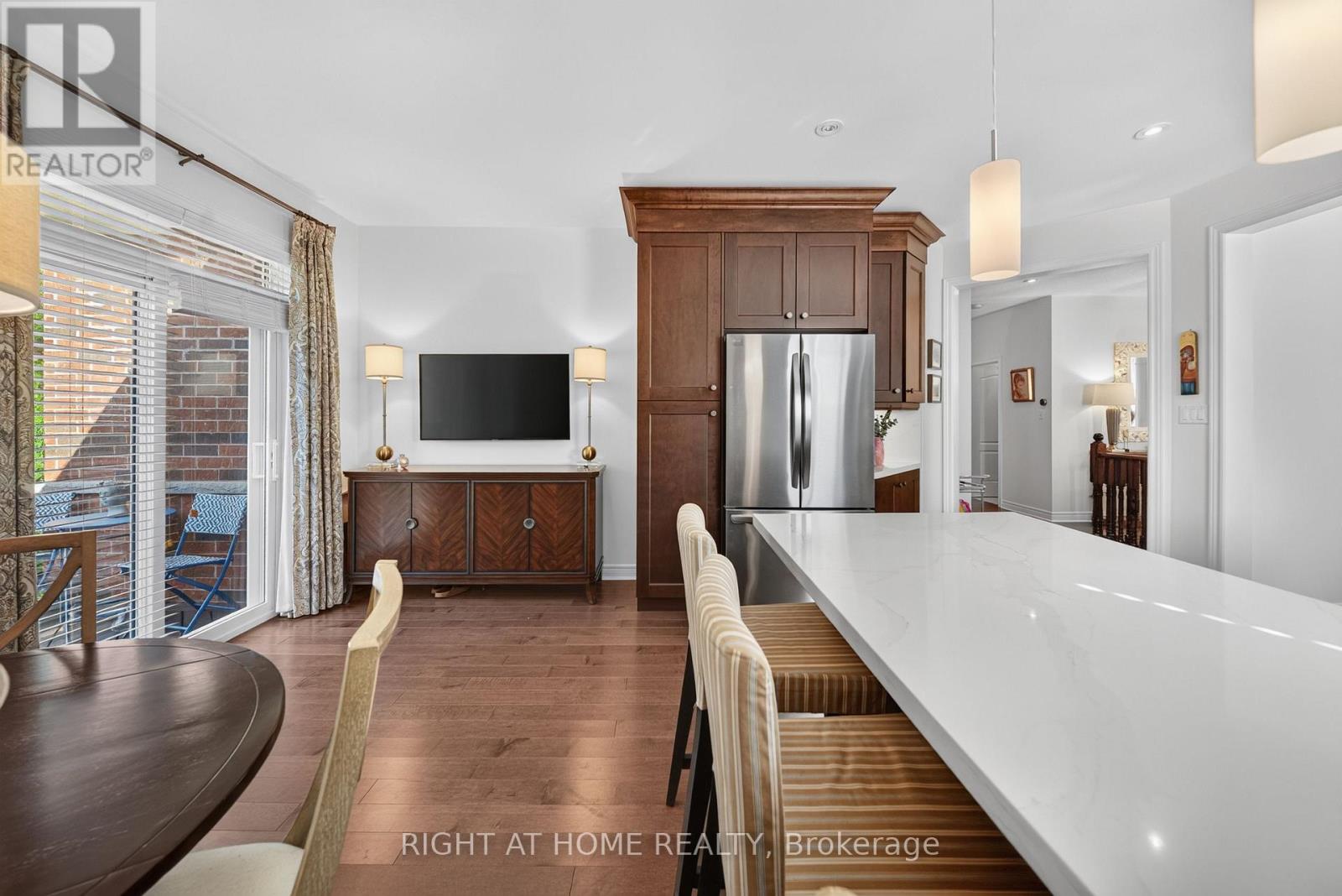 8 BRANTHAVEN COURT - 19