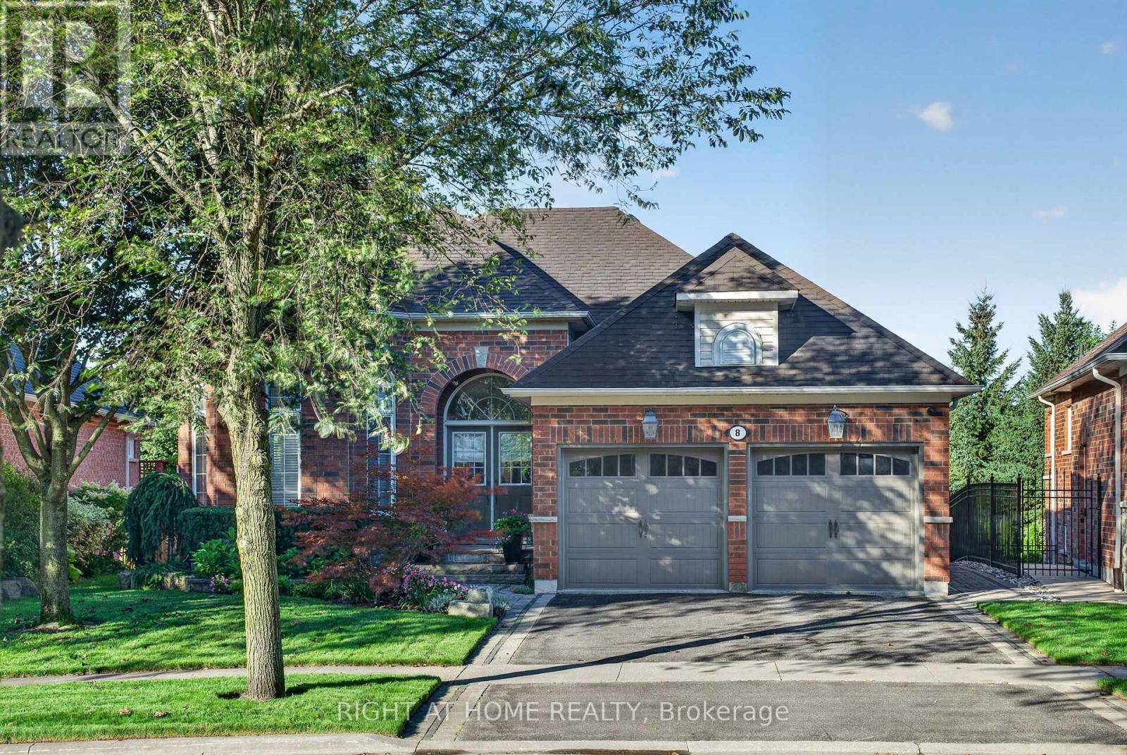8 BRANTHAVEN COURT, Whitby (Brooklin) — photo 2