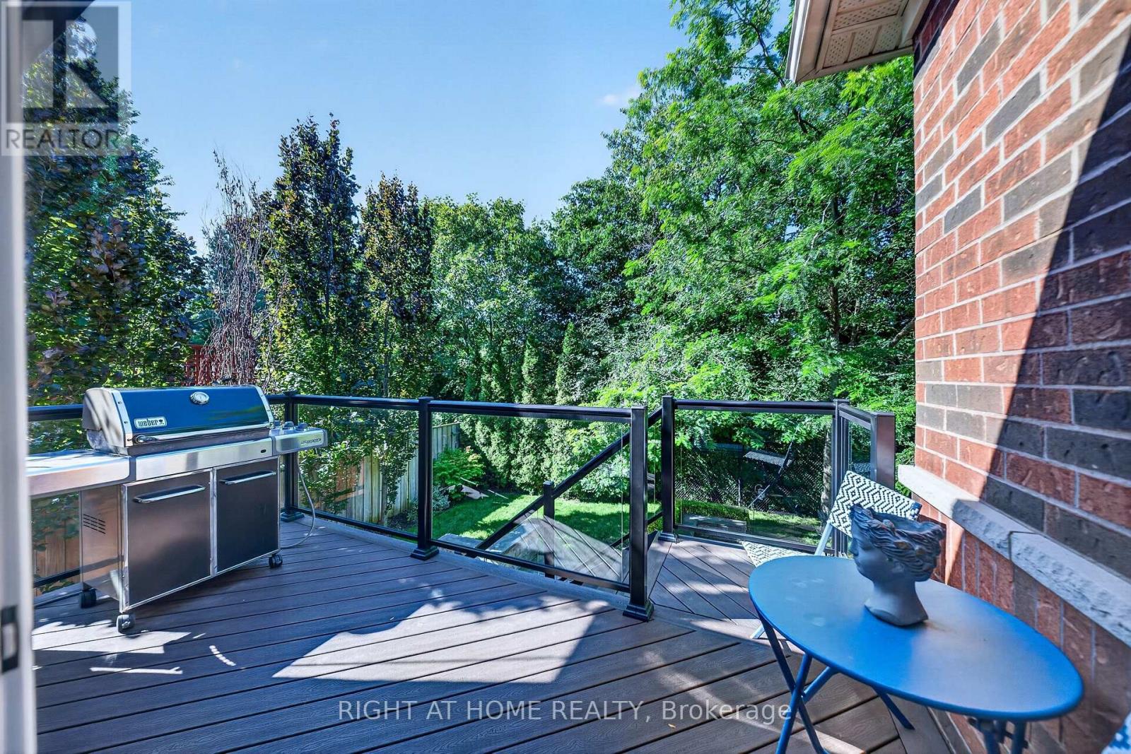 8 BRANTHAVEN COURT - 20