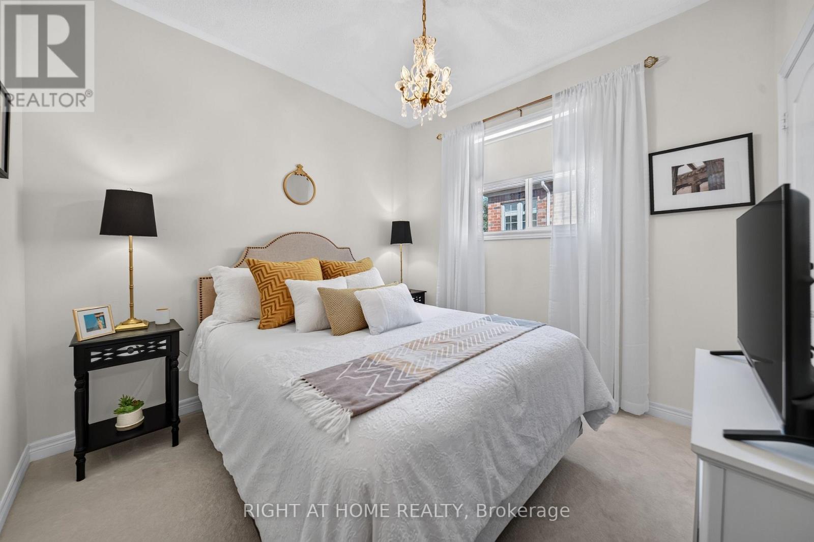 8 BRANTHAVEN COURT - 29