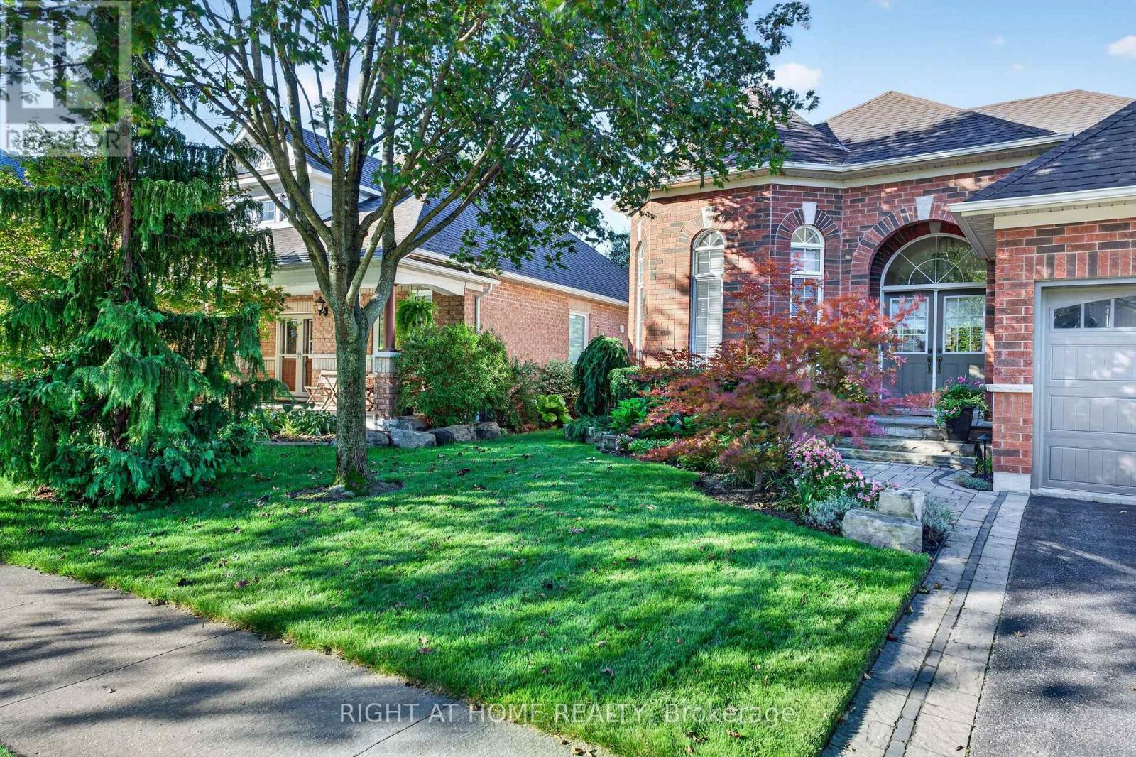 8 BRANTHAVEN COURT - 3