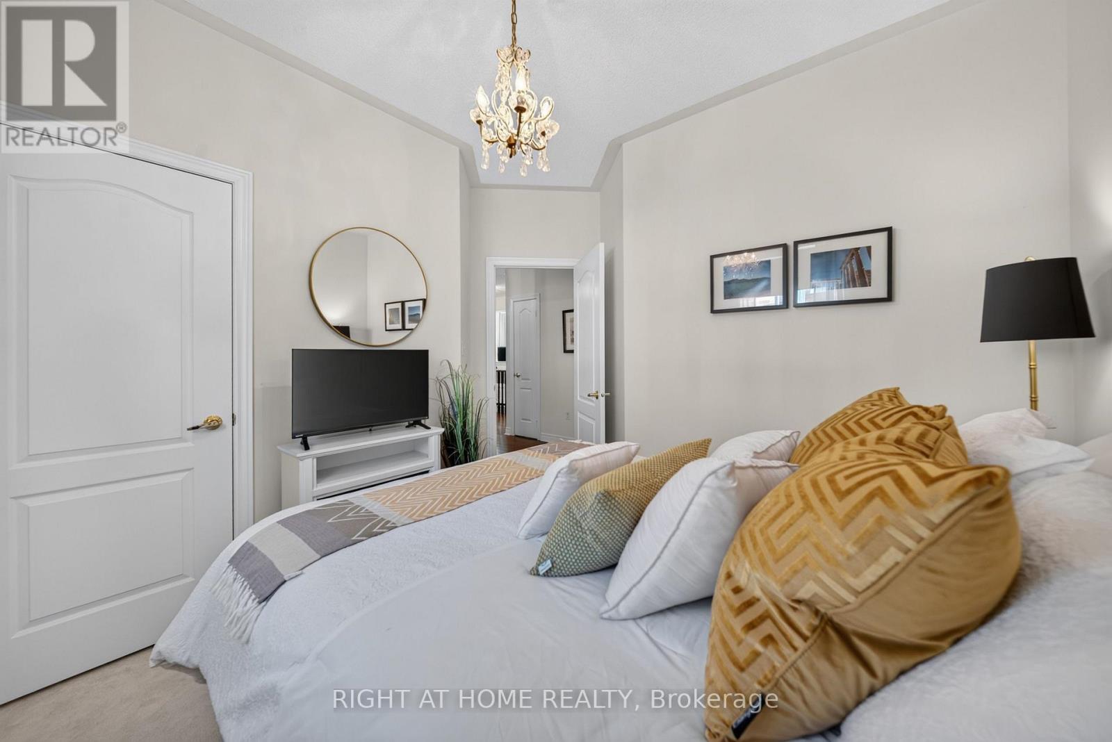 8 BRANTHAVEN COURT - 30