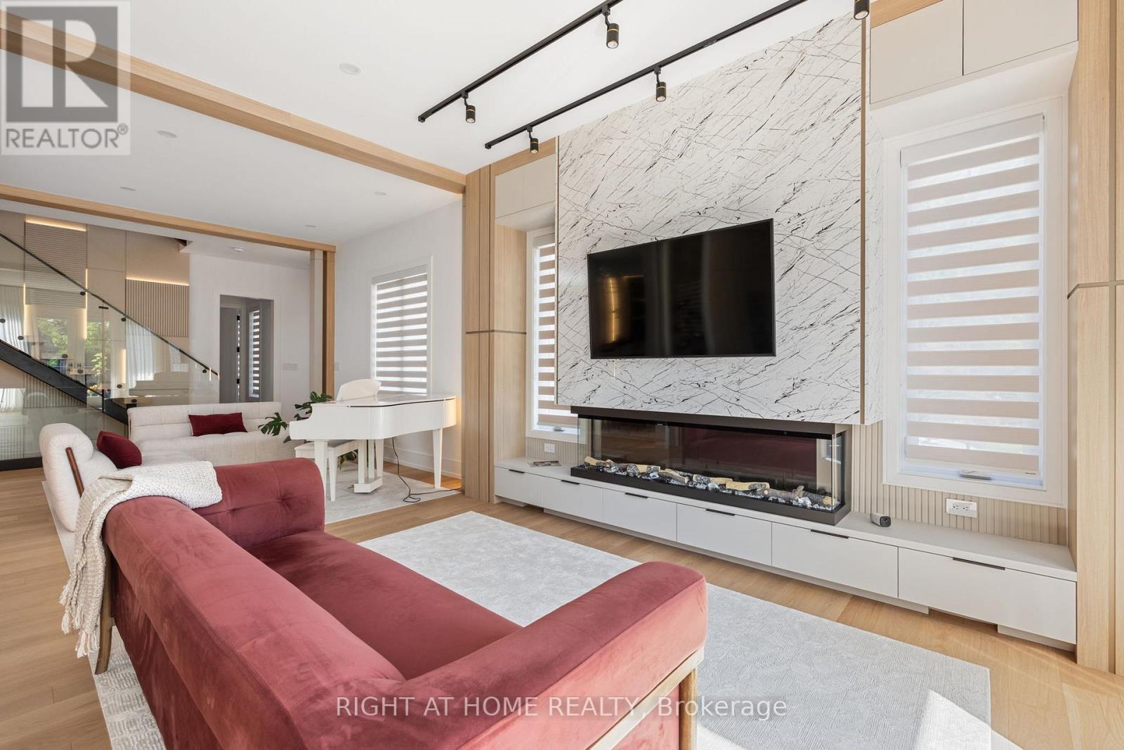 33 THORNDALE AVENUE - Image 12