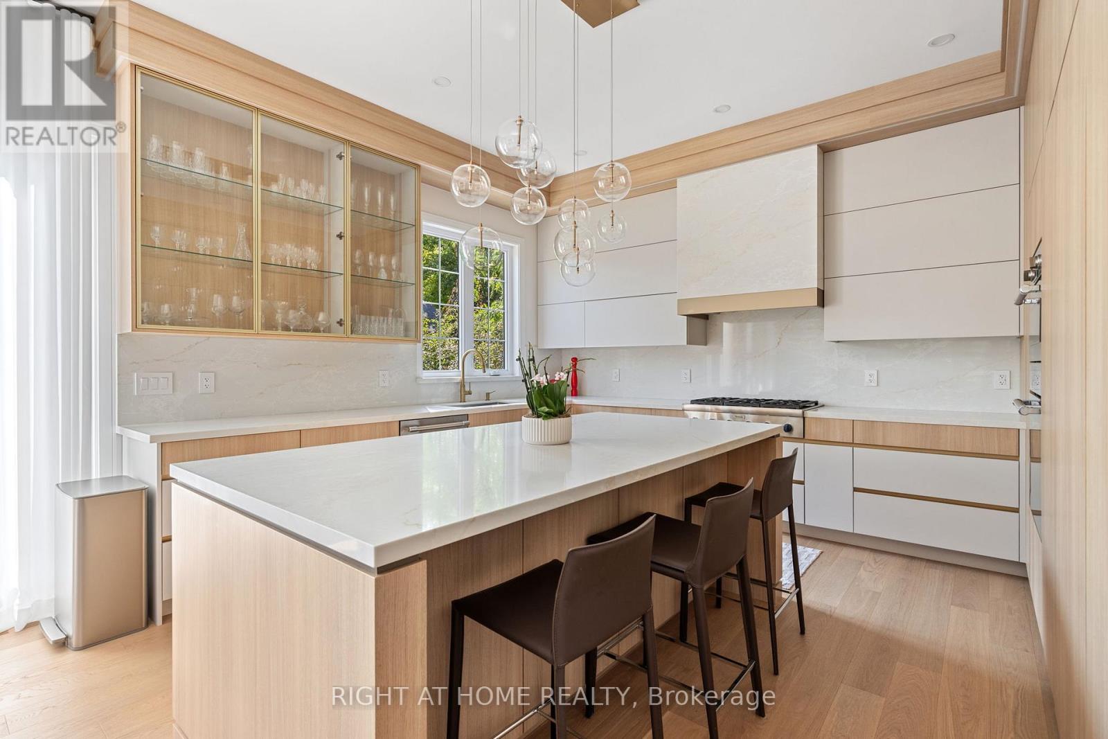 33 THORNDALE AVENUE - Image 13