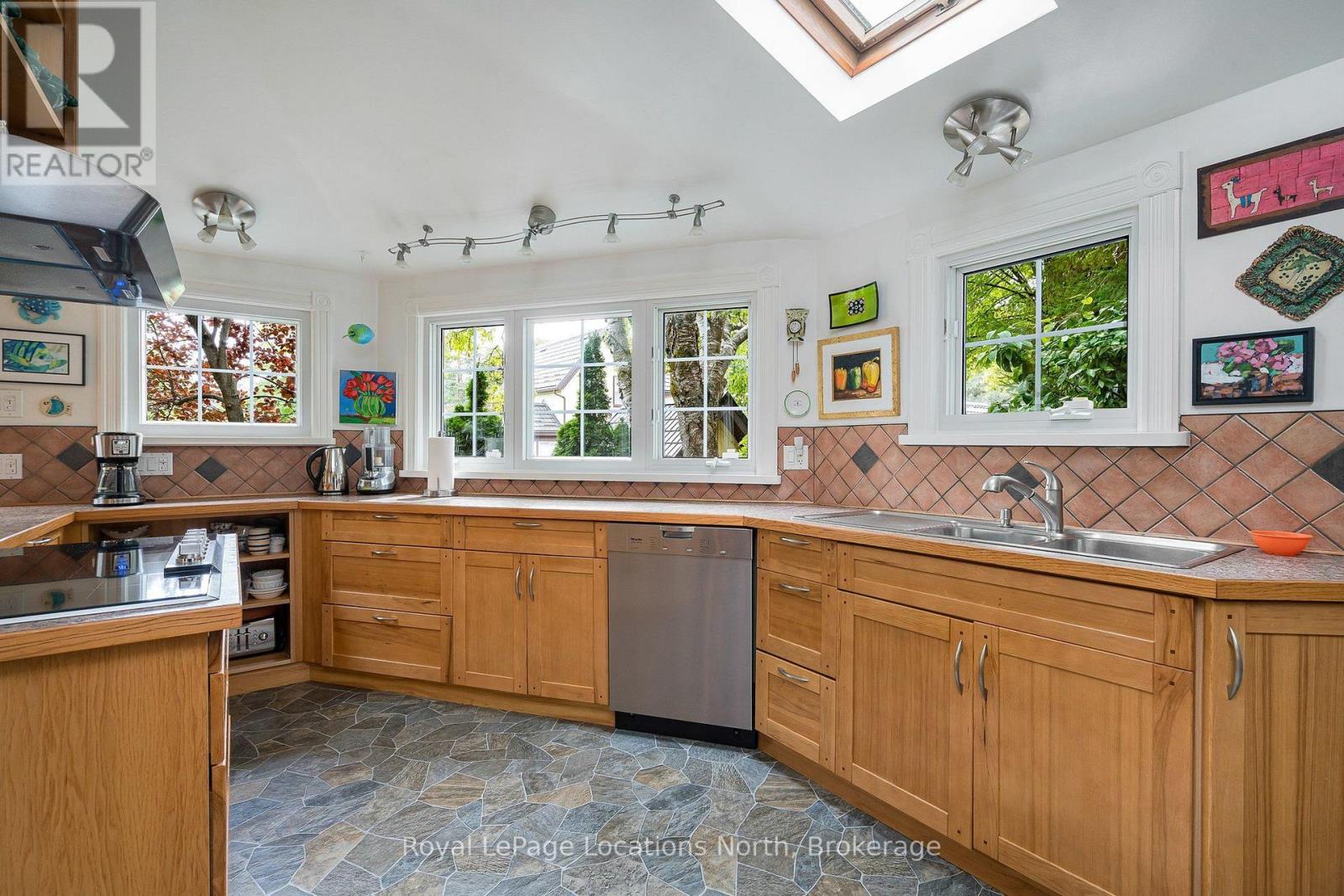 148 NAPIER STREET - 23