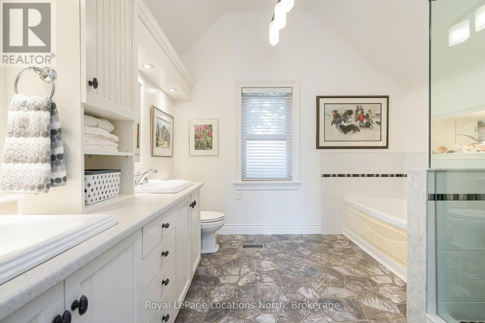 148 NAPIER STREET - 32