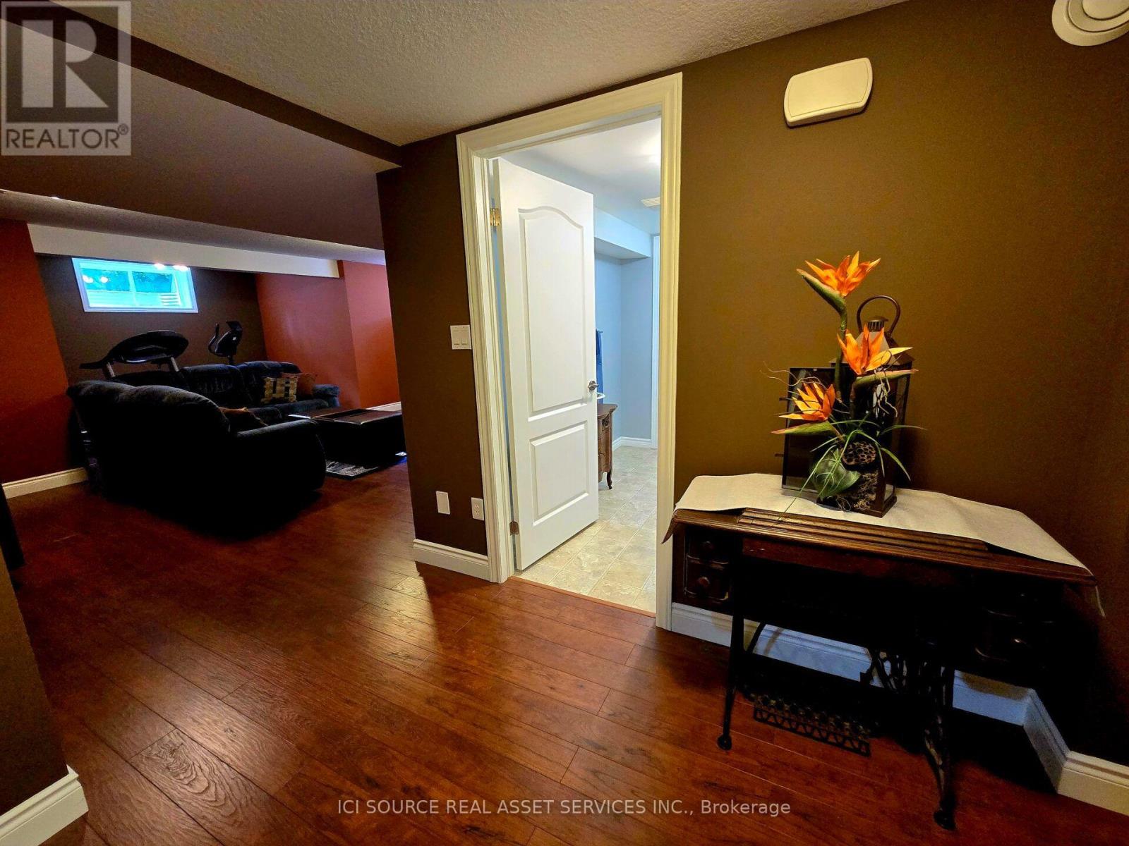 5 FAIRFIELD DRIVE - 22