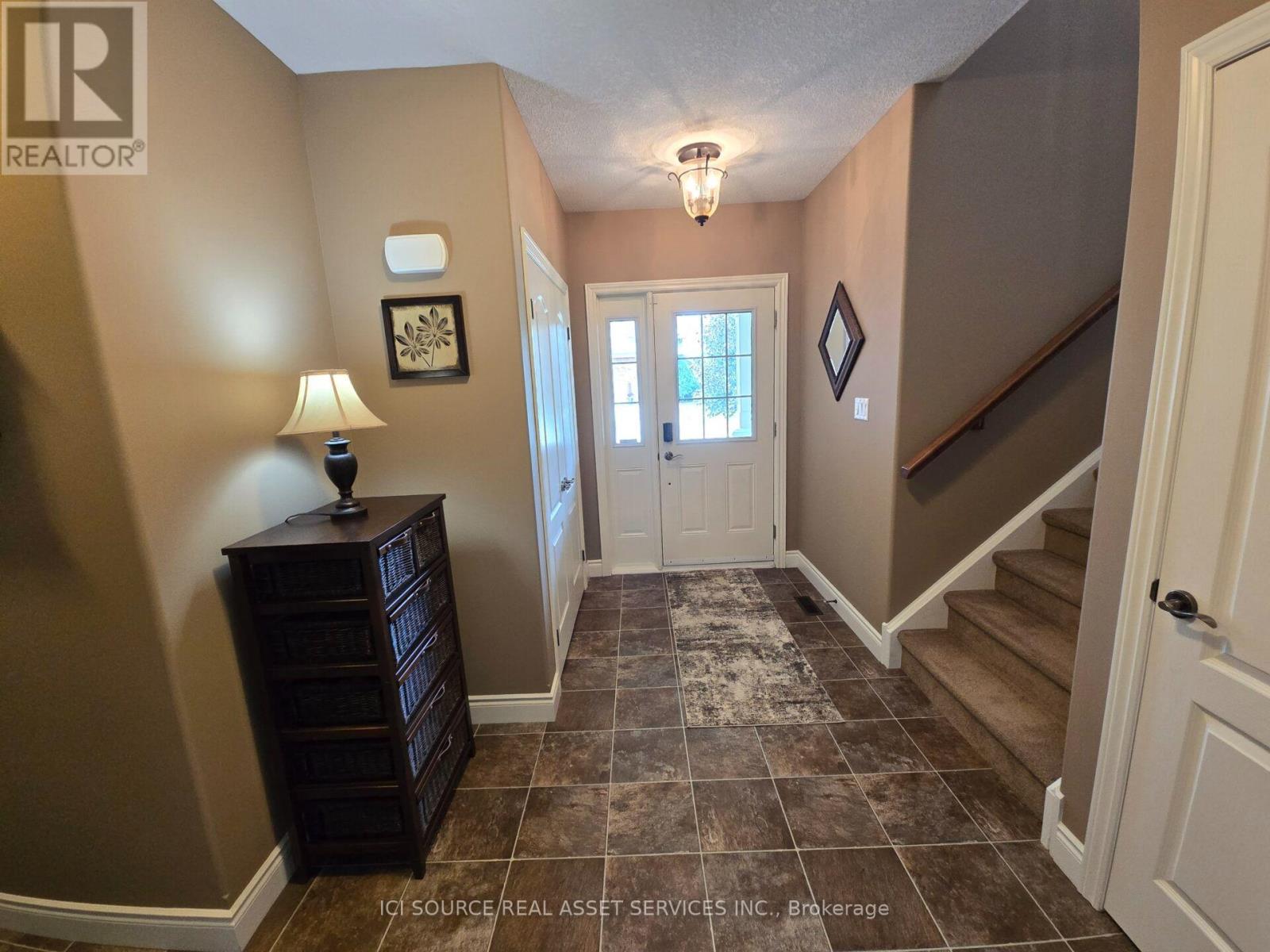 5 FAIRFIELD DRIVE, Stratford — photo 3