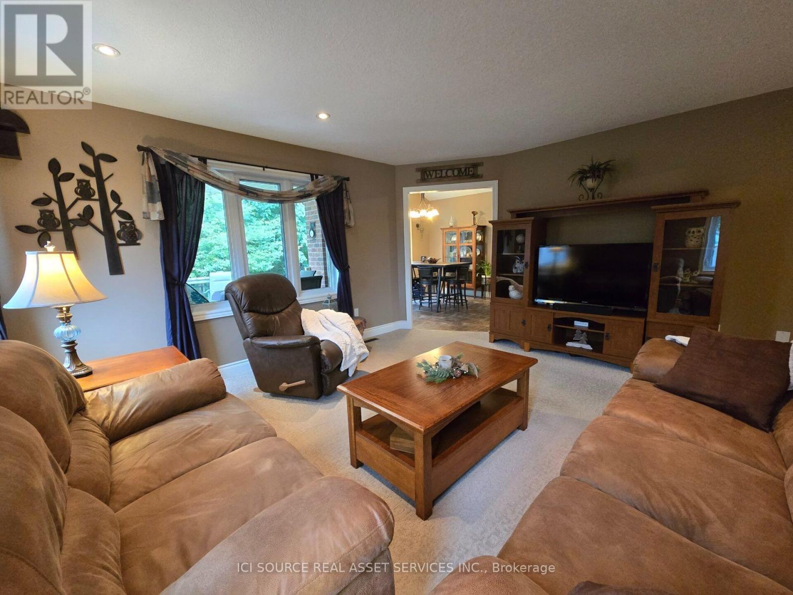 5 FAIRFIELD DRIVE, Stratford — photo 4