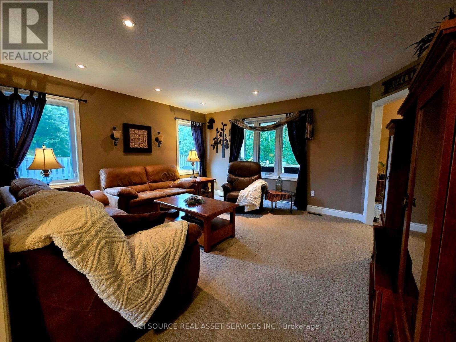 5 FAIRFIELD DRIVE, Stratford — photo 5