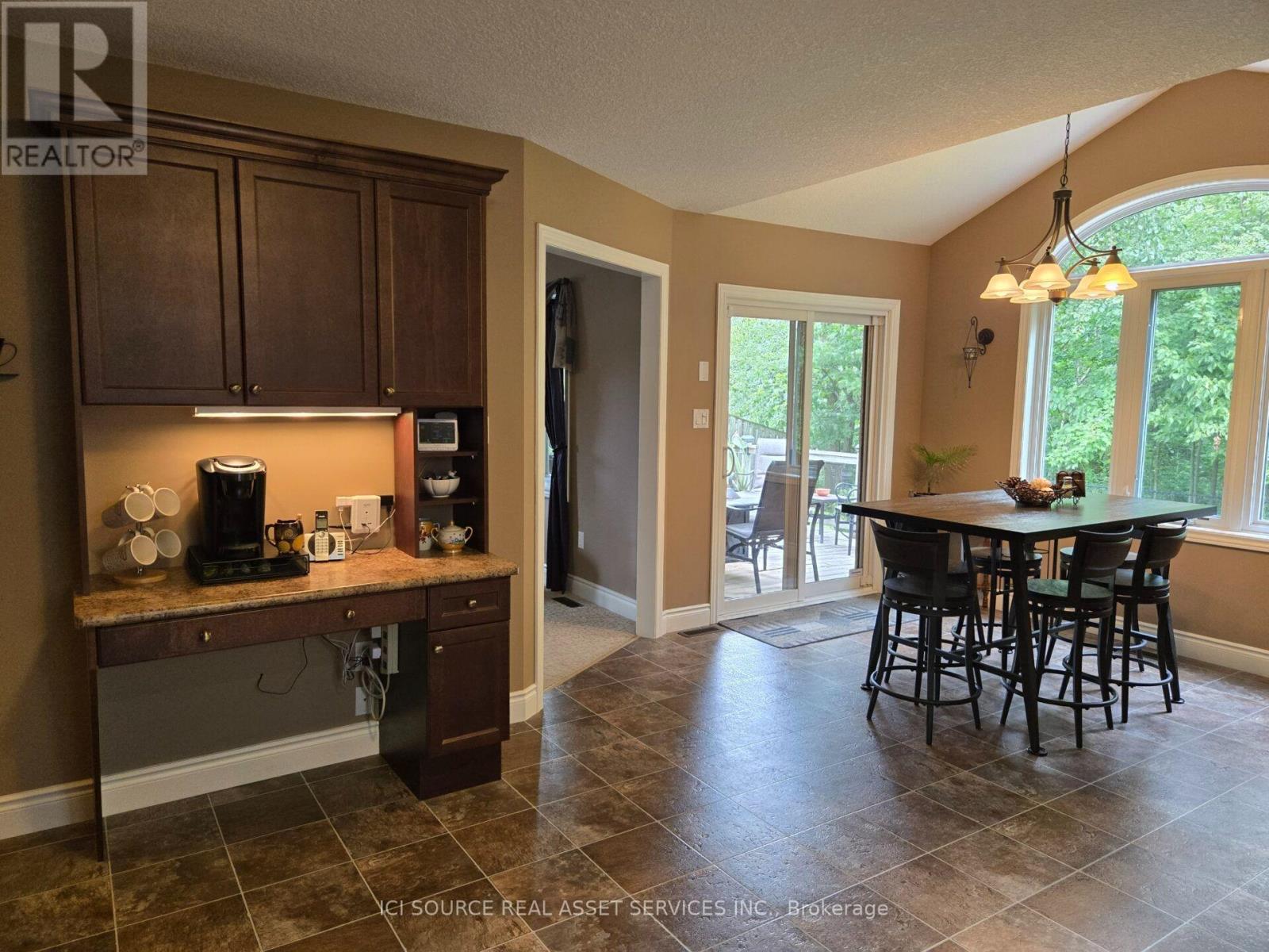 5 FAIRFIELD DRIVE, Stratford — photo 8