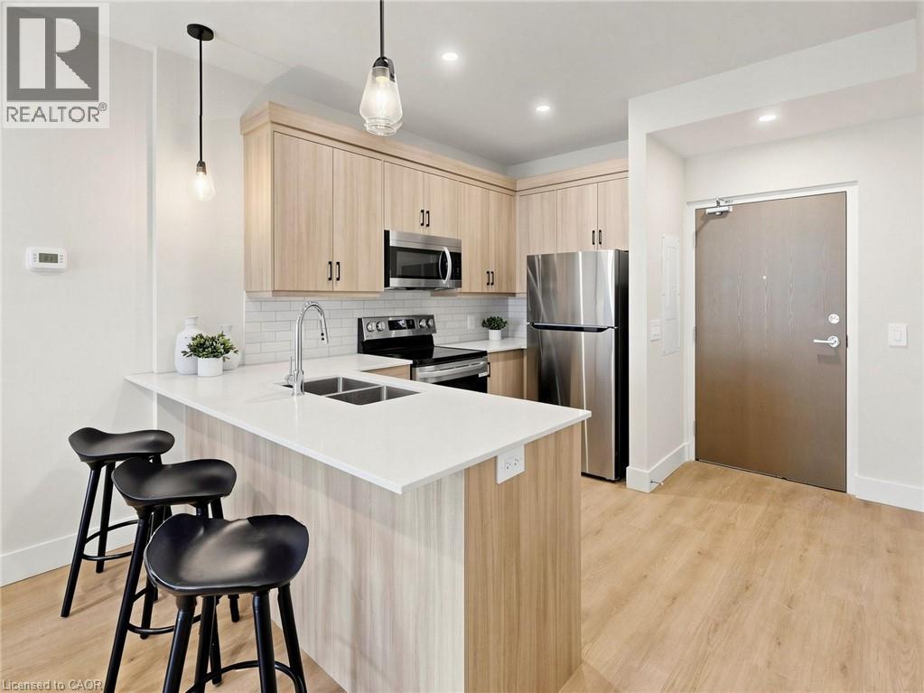935 W TWAMLEY Street W, North Perth — photo 3