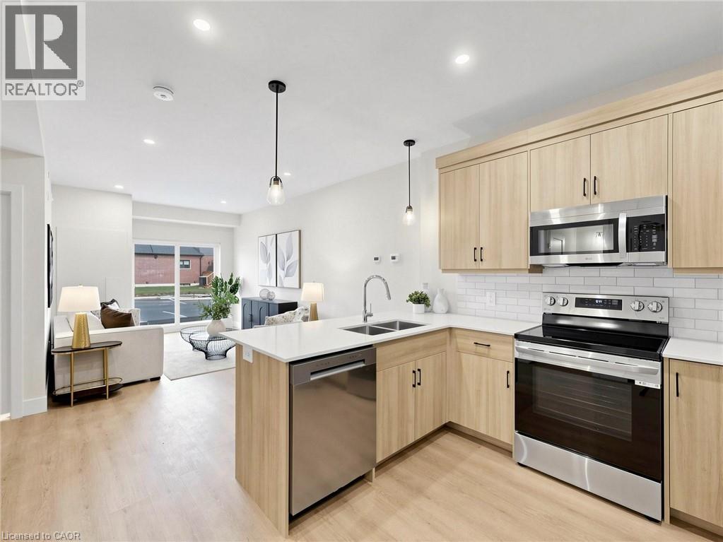 935 W TWAMLEY Street W, North Perth