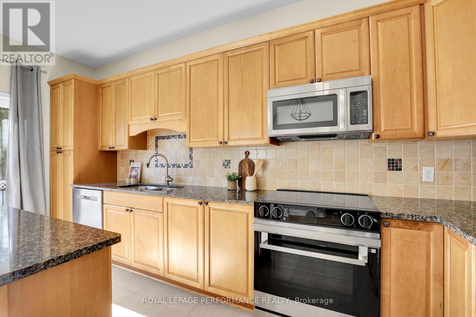 1582 RUMFORD DRIVE - 17