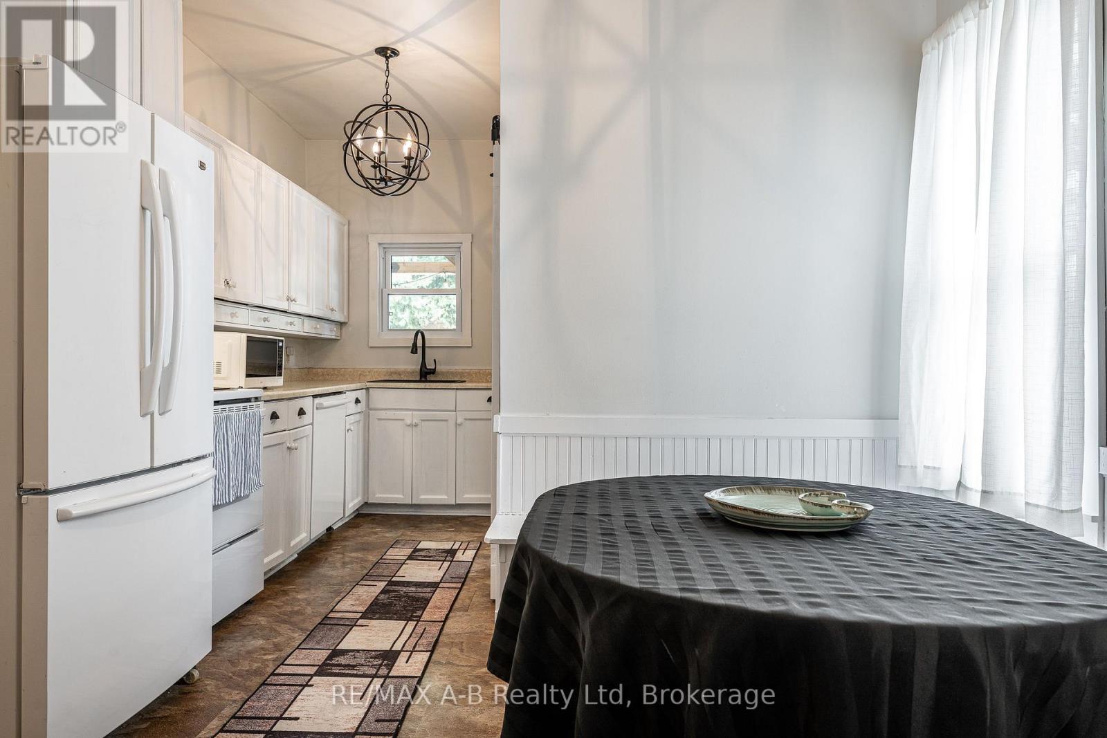 158 JAMES STREET N - 10
