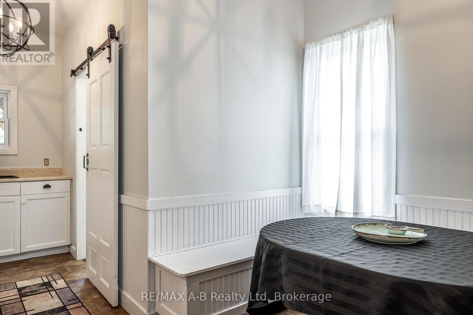 158 JAMES STREET N - 11