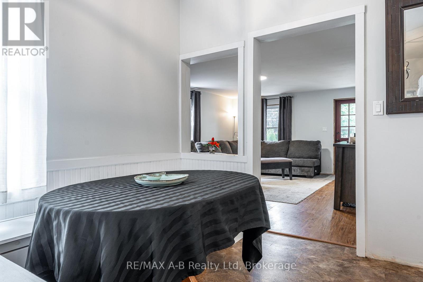 158 JAMES STREET N - 12