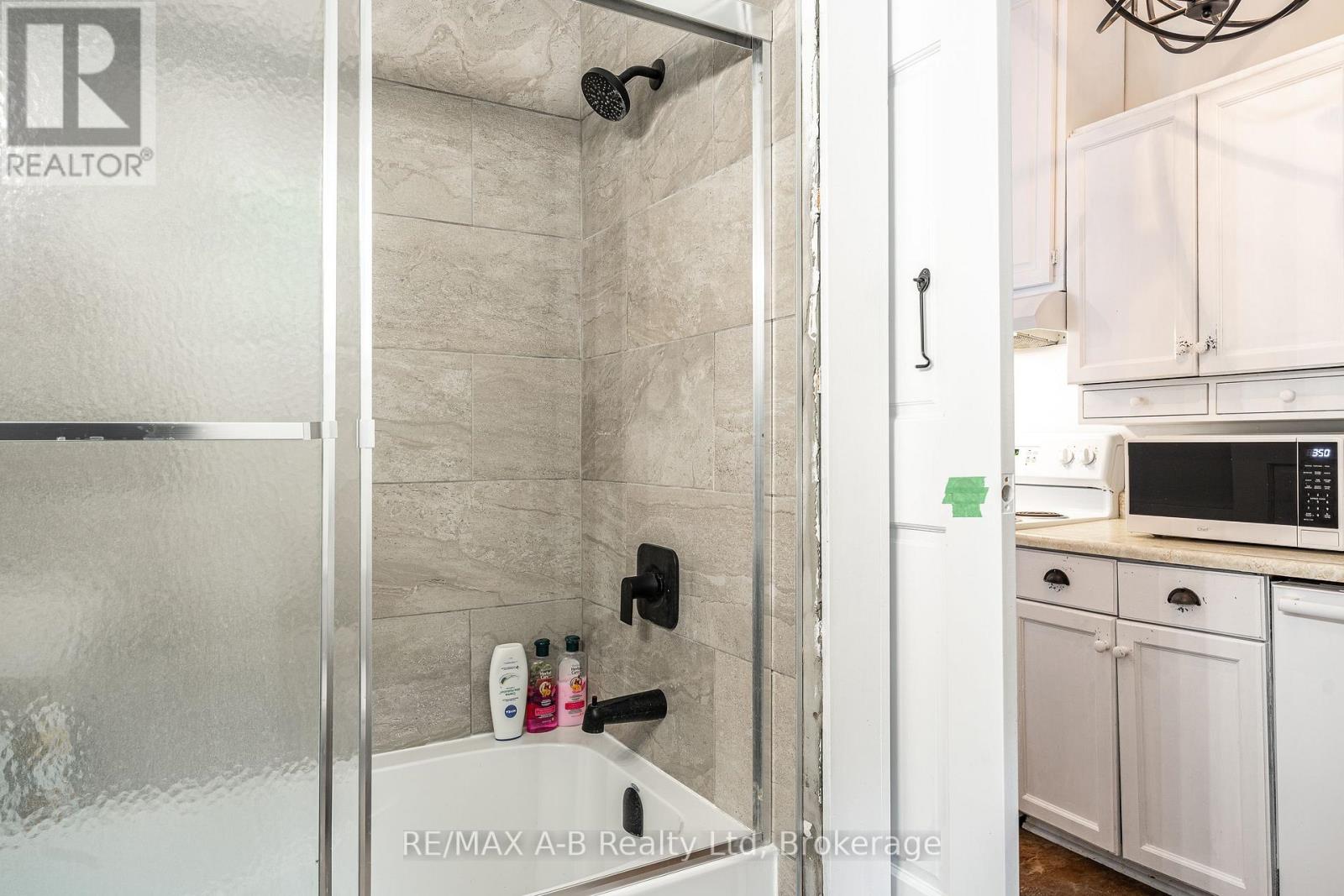 158 JAMES STREET N - 14