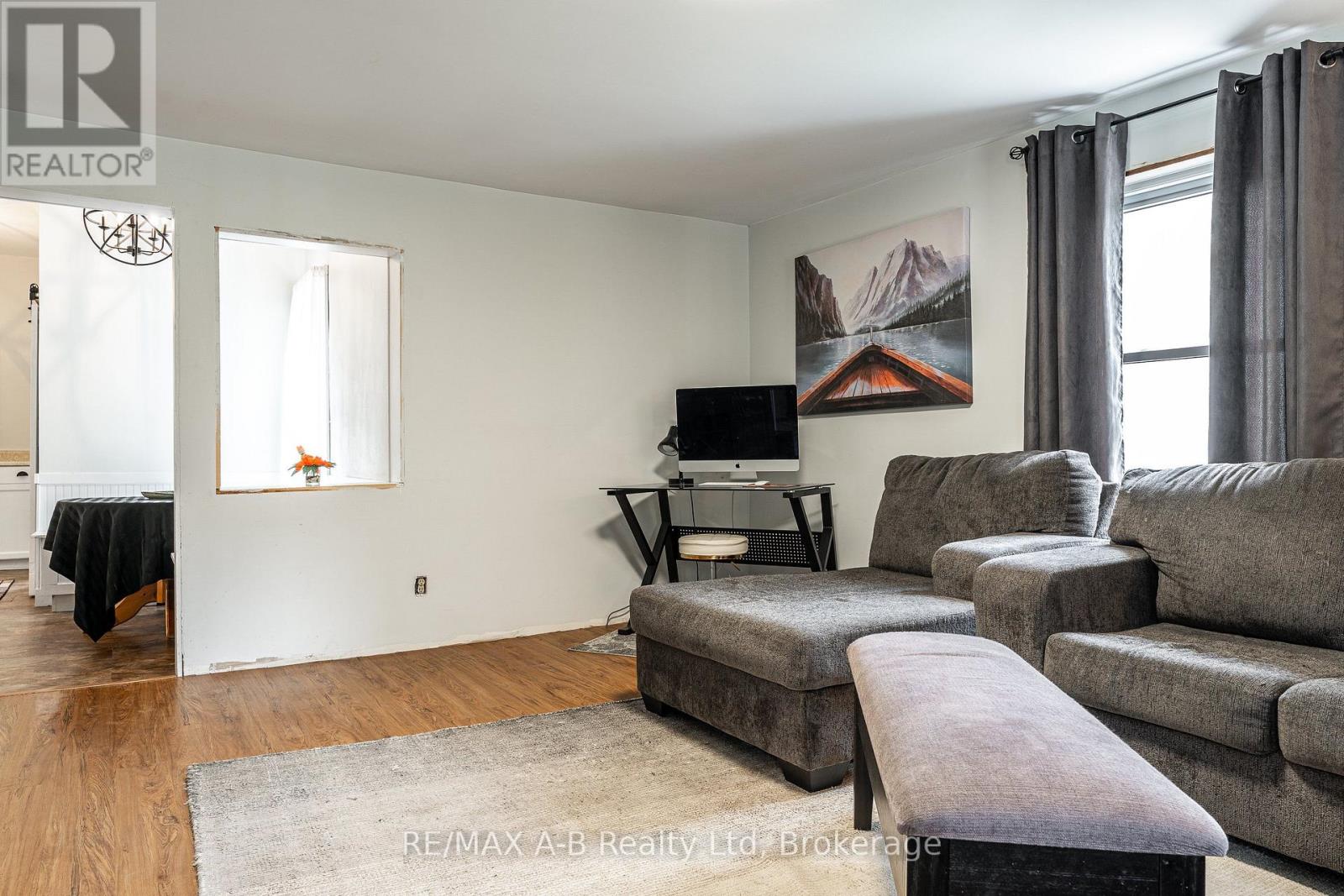 158 JAMES STREET N - 15