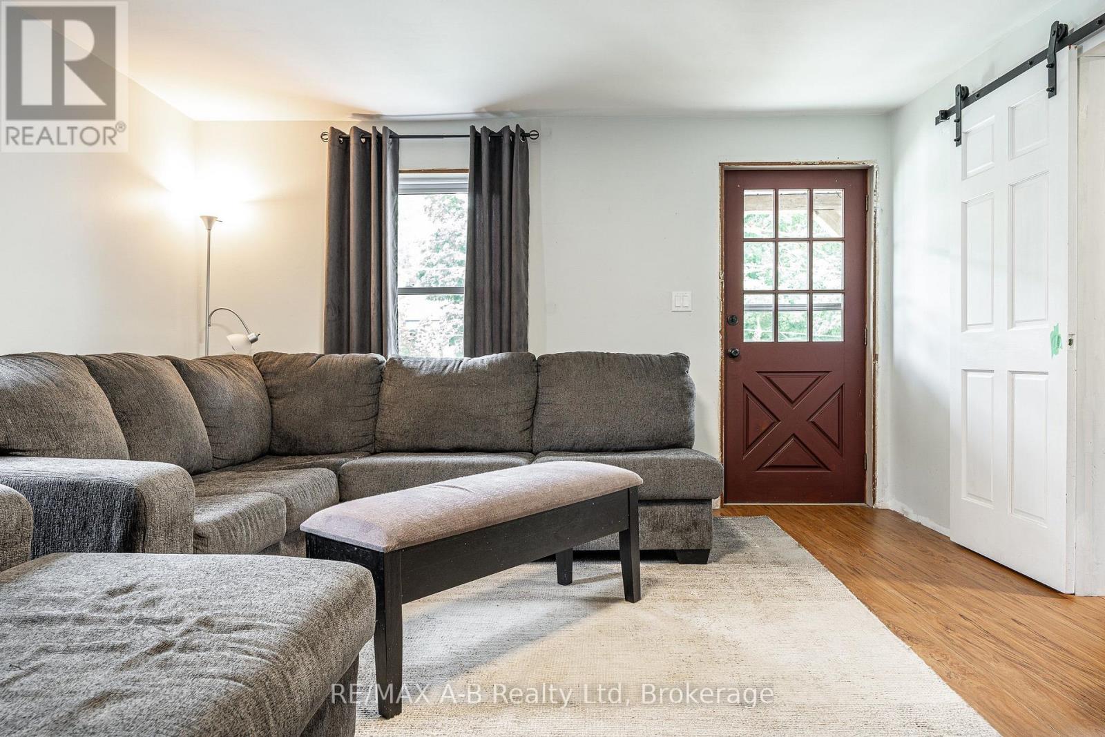 158 JAMES STREET N - 17