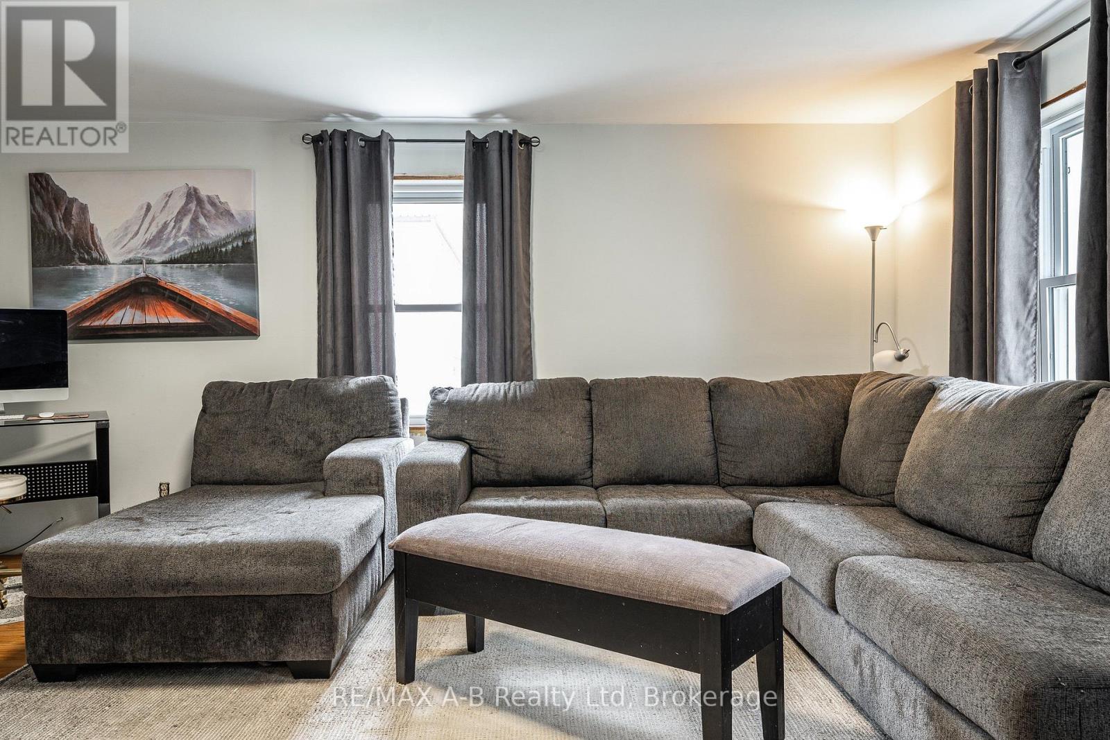 158 JAMES STREET N - 18