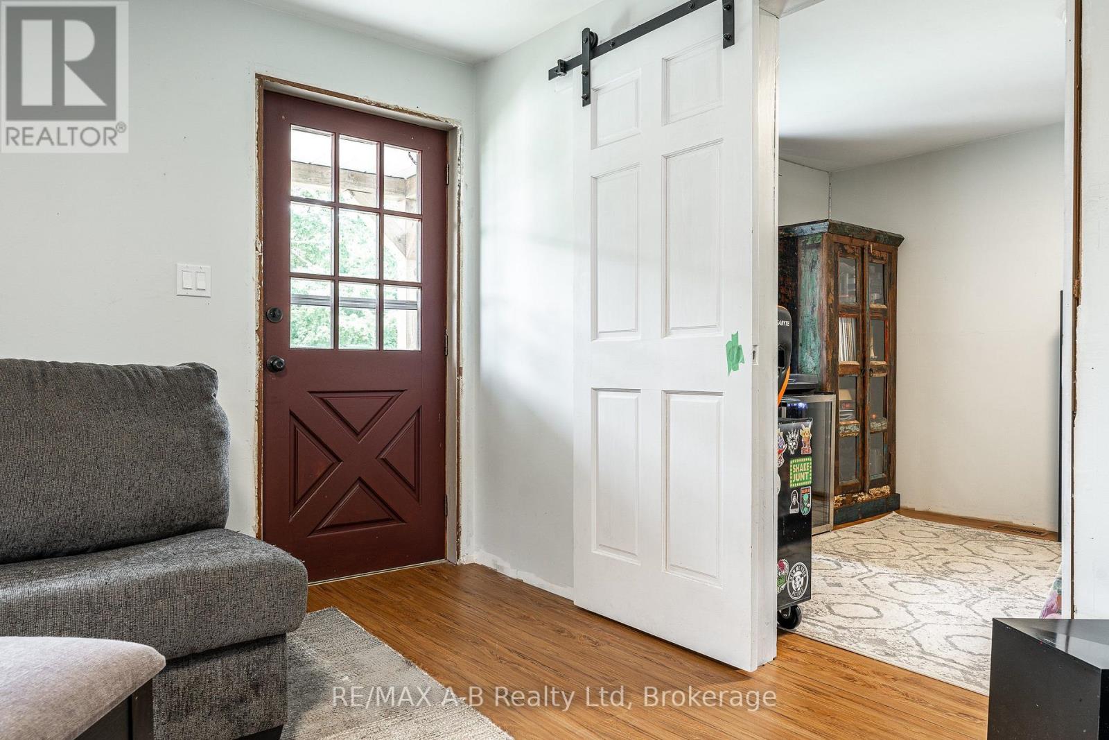 158 JAMES STREET N - 19