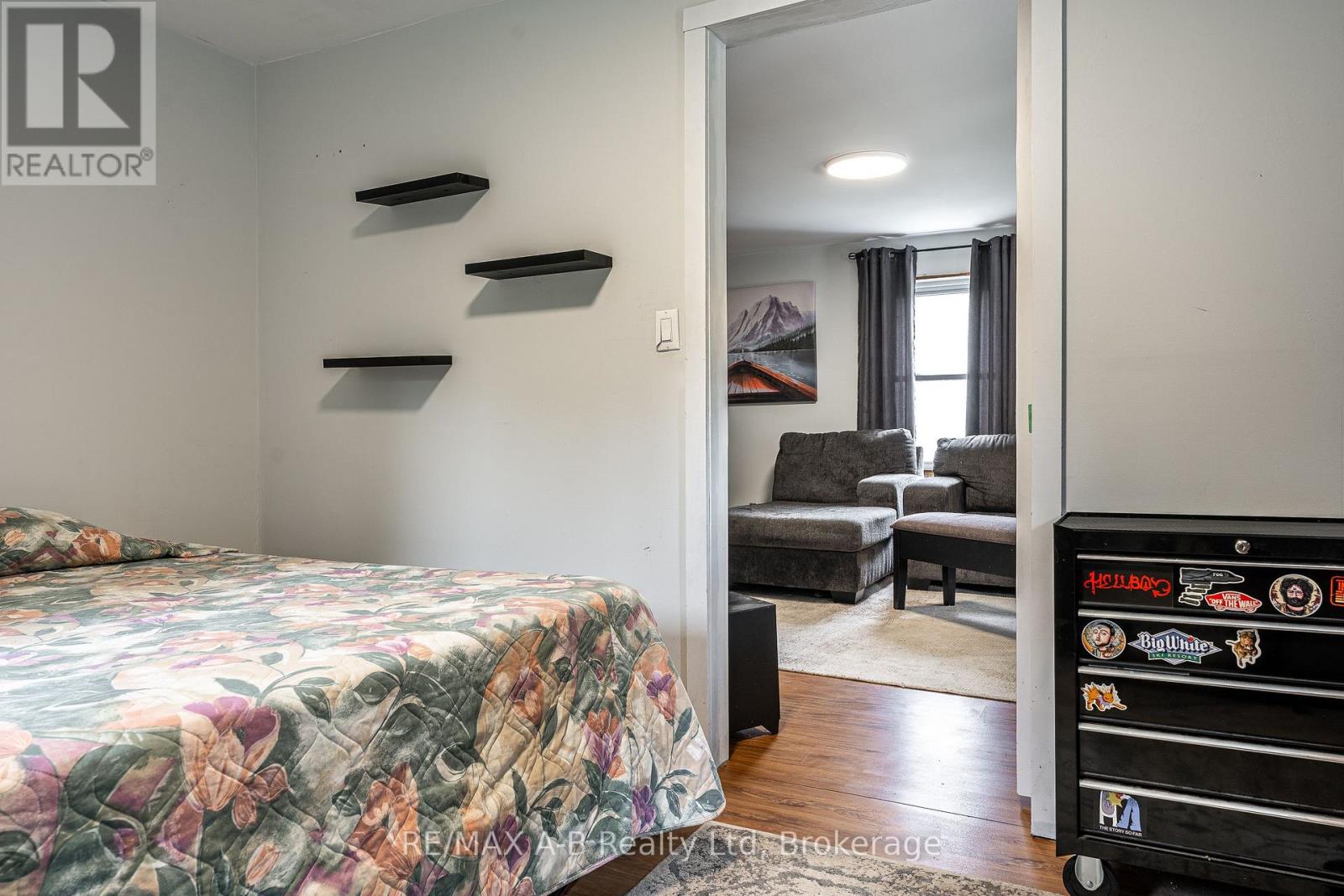 158 JAMES STREET N - 21