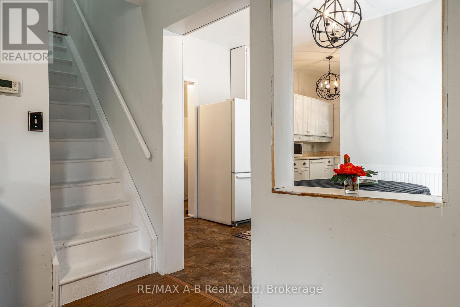 158 JAMES STREET N - 22