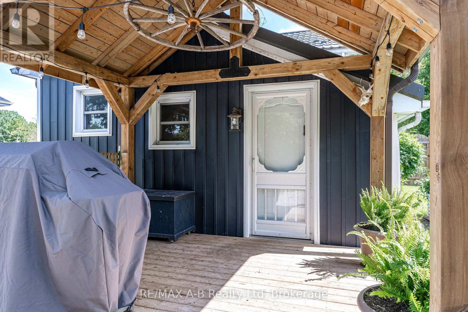158 JAMES STREET N - 31