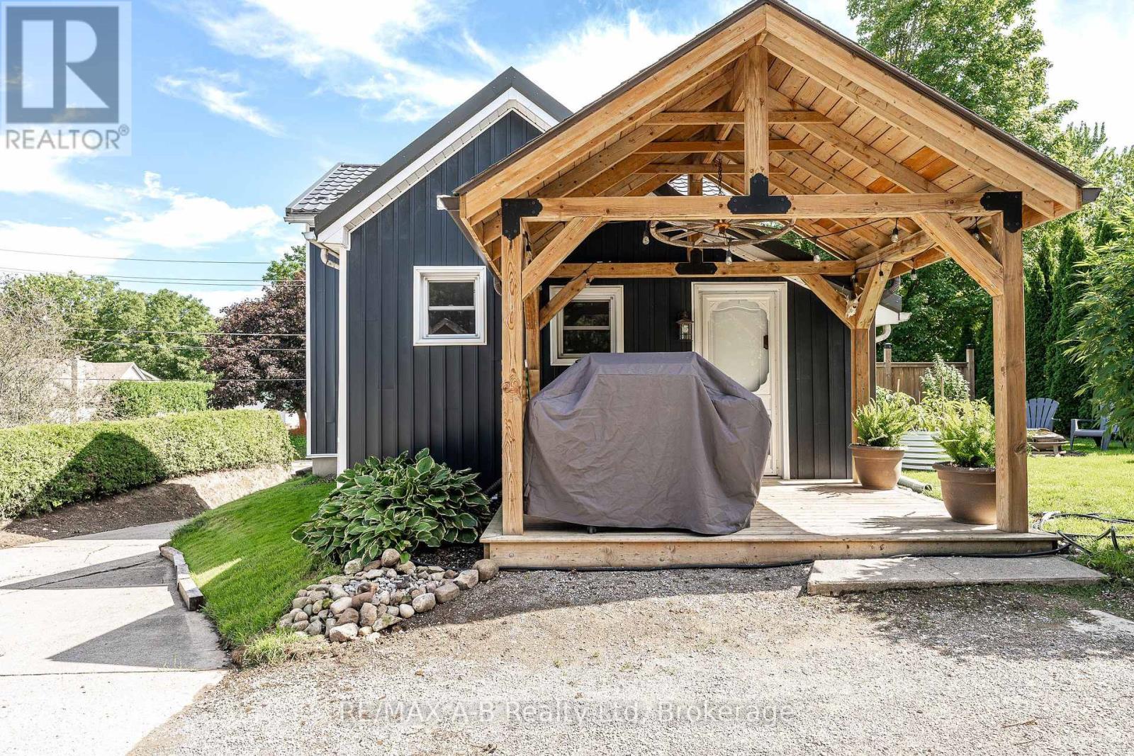 158 JAMES STREET N - 32