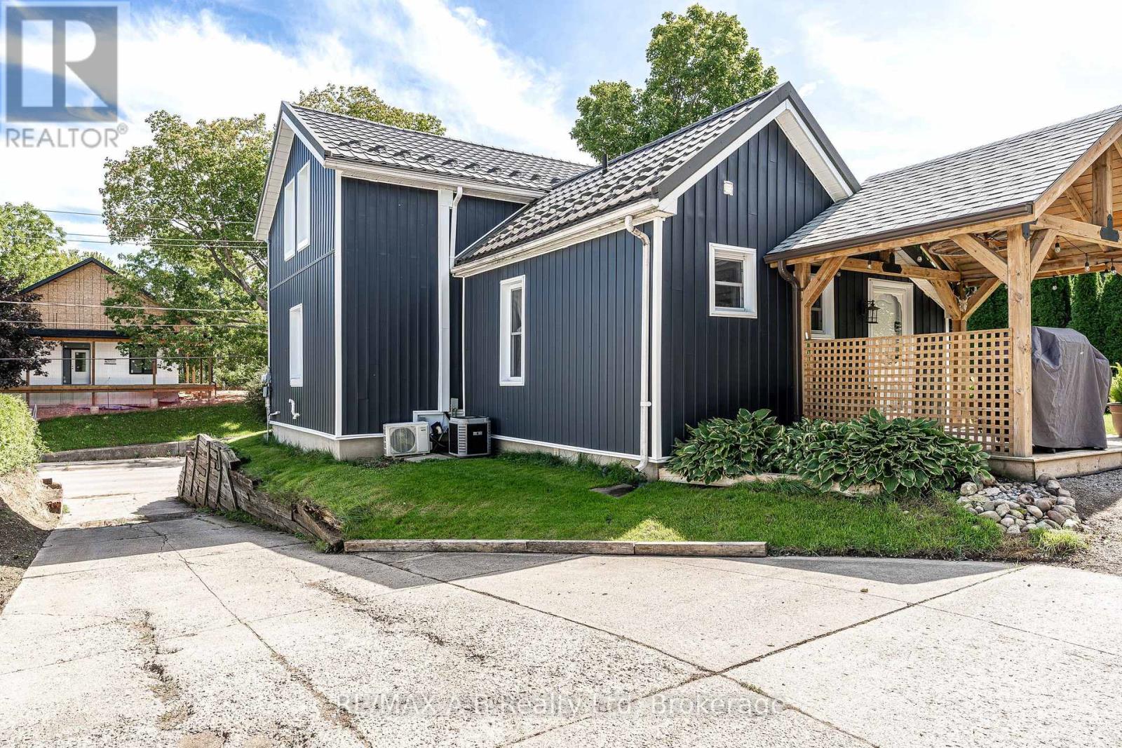 158 JAMES STREET N - 34