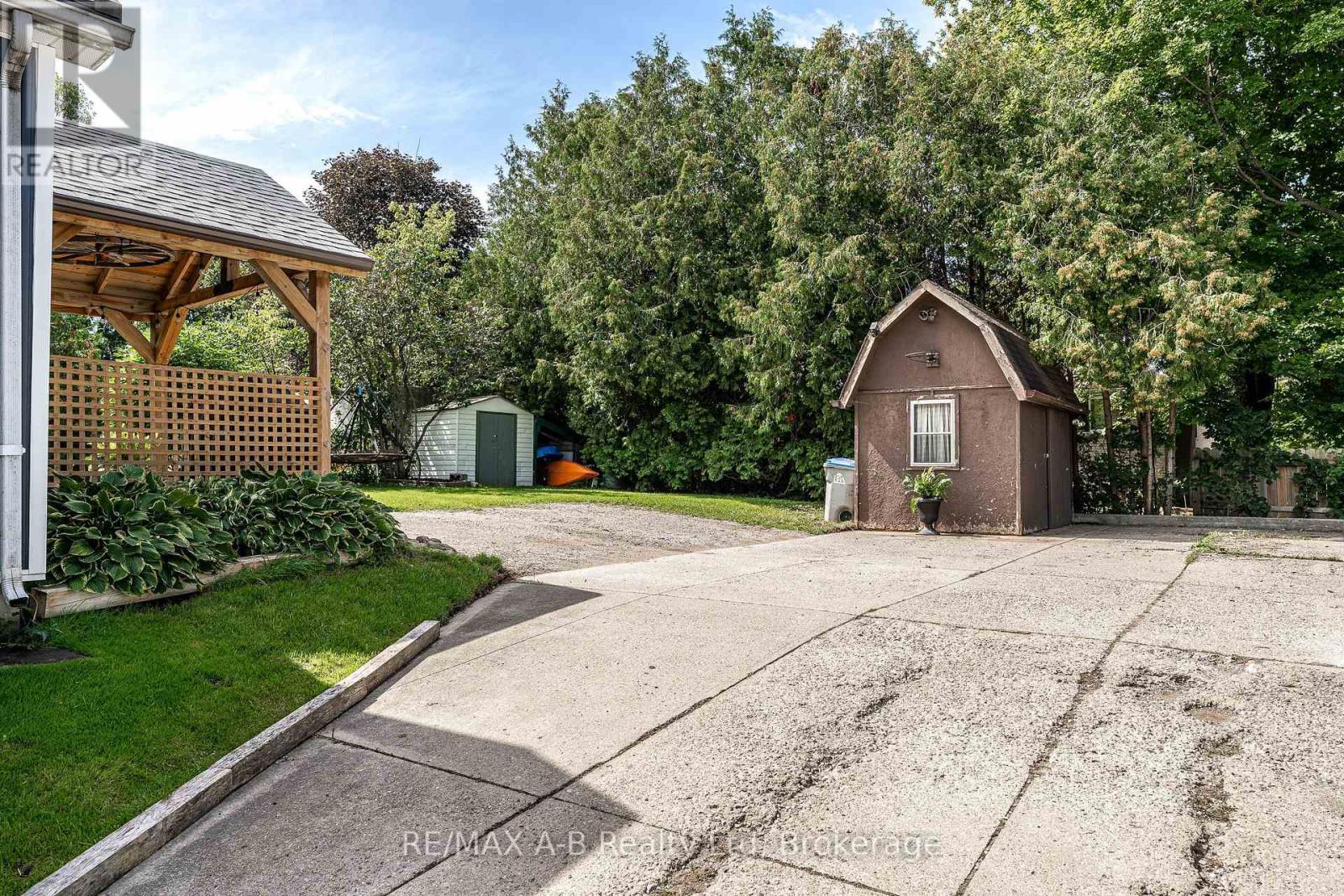 158 JAMES STREET N - 35