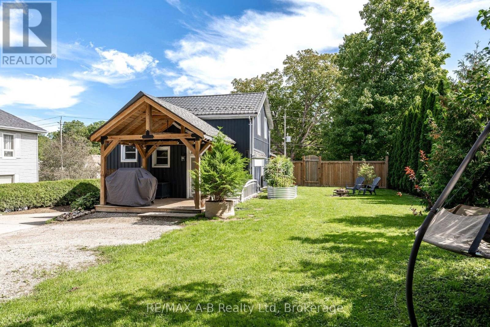 158 JAMES STREET N - 36