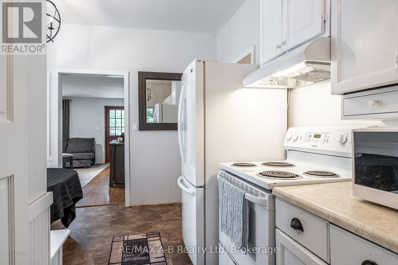 158 JAMES STREET N - 7