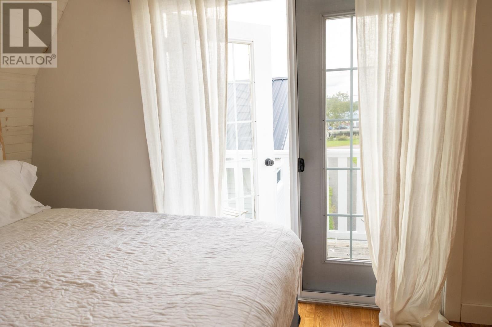 22 Riverside Drive - Image 25