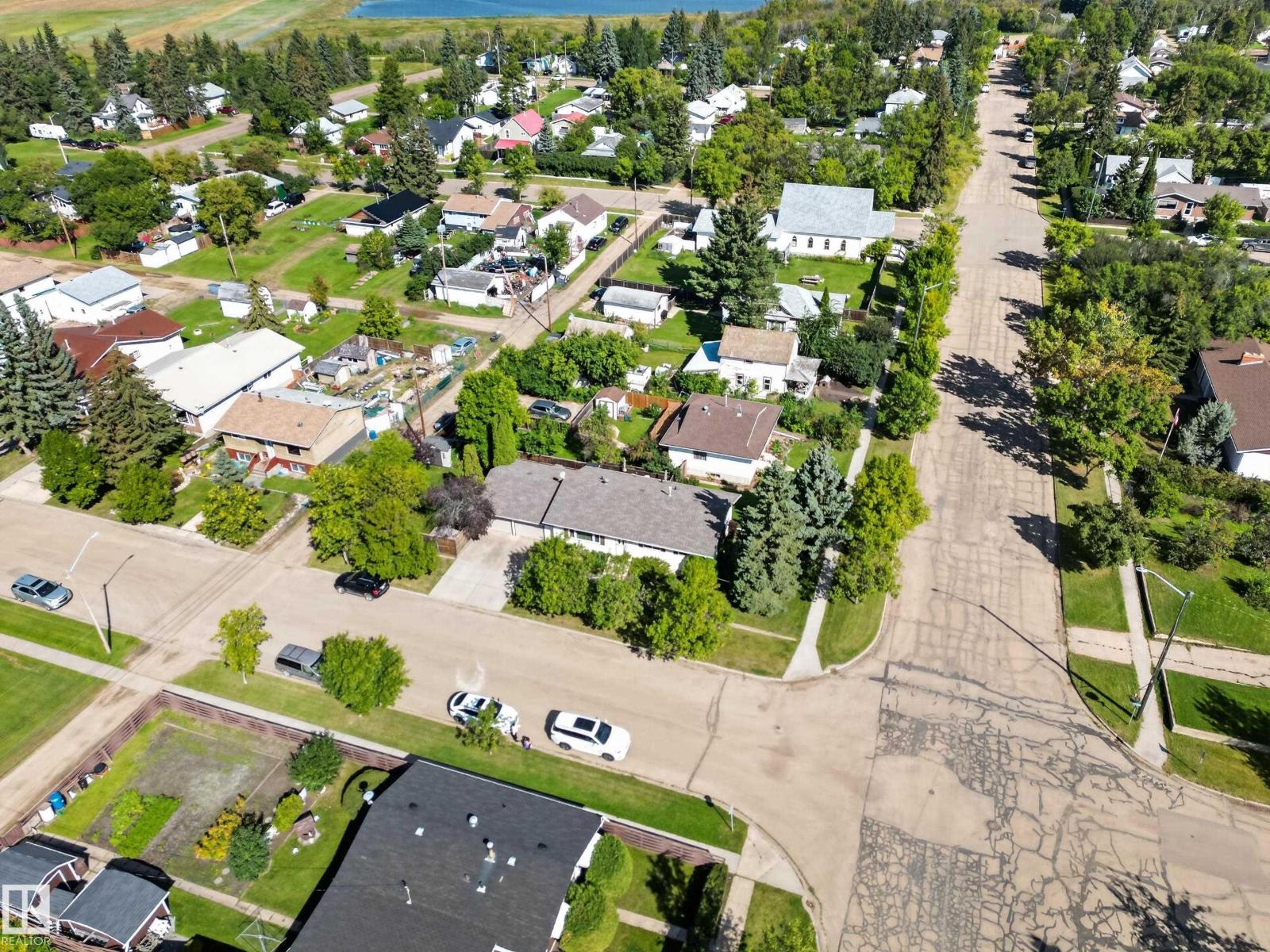 5304 50 ST - 44