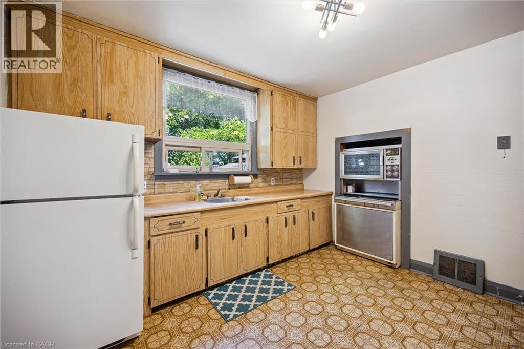 334 BLUCHER Boulevard - Image 11