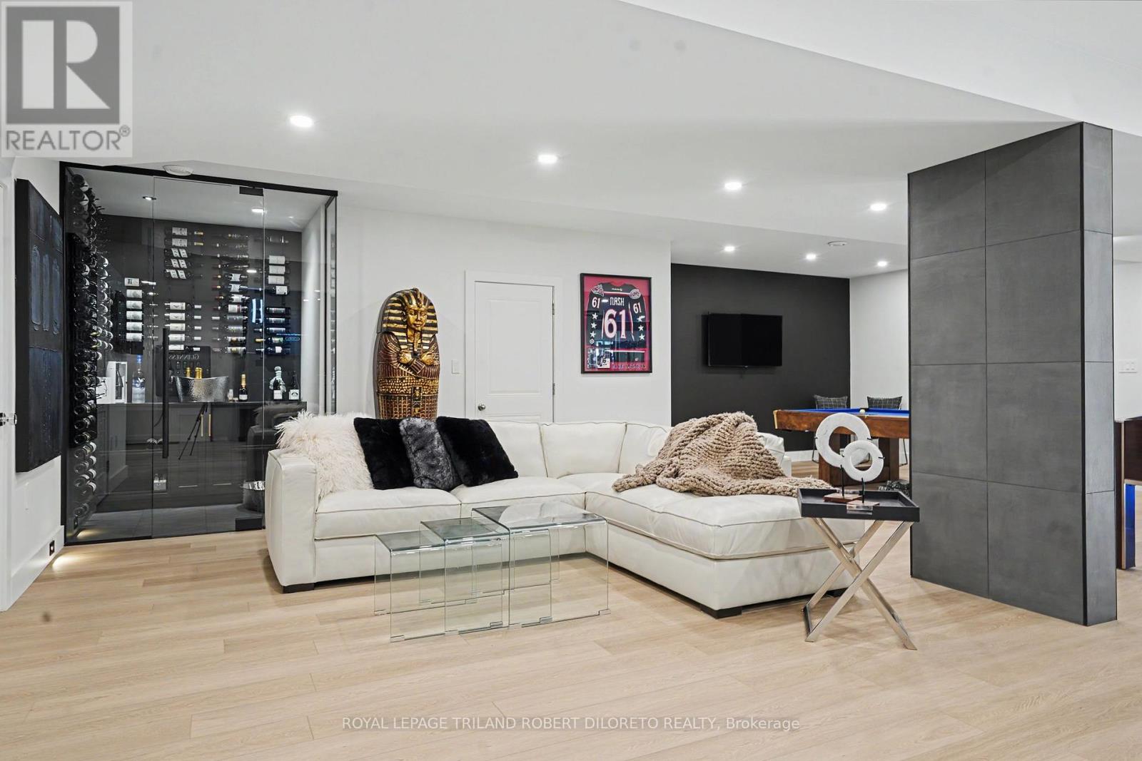 1681 GAINSBOROUGH ROAD - 27