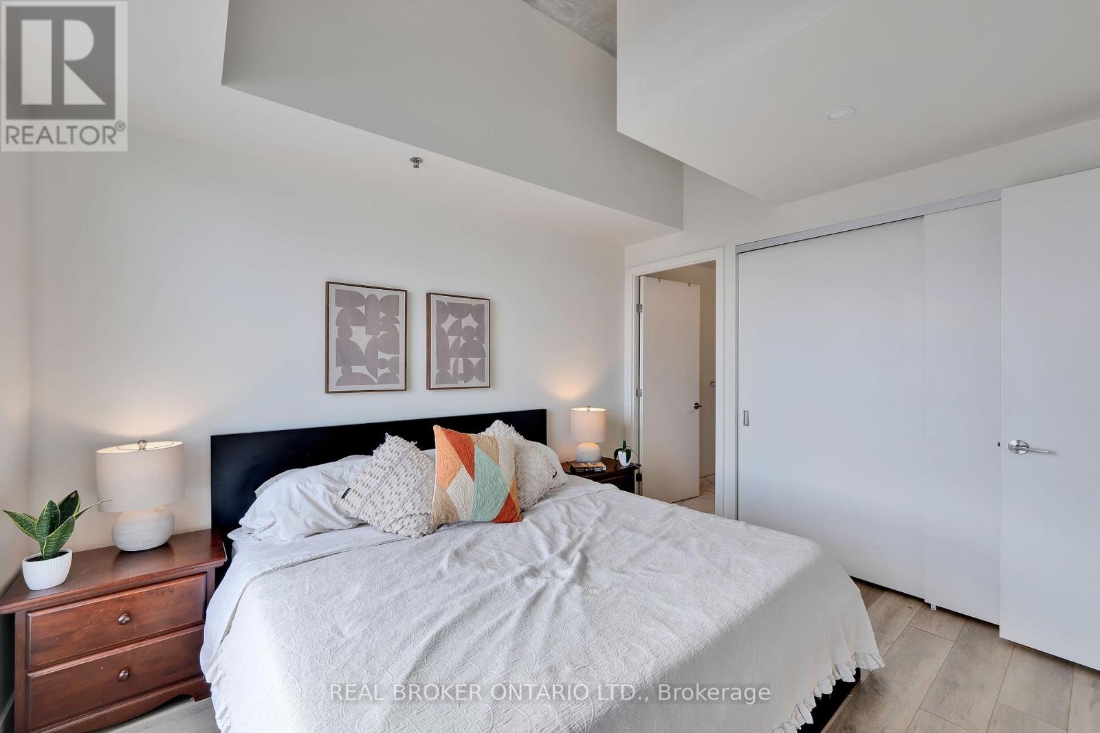 #703 203 CATHERINE STREET - 18