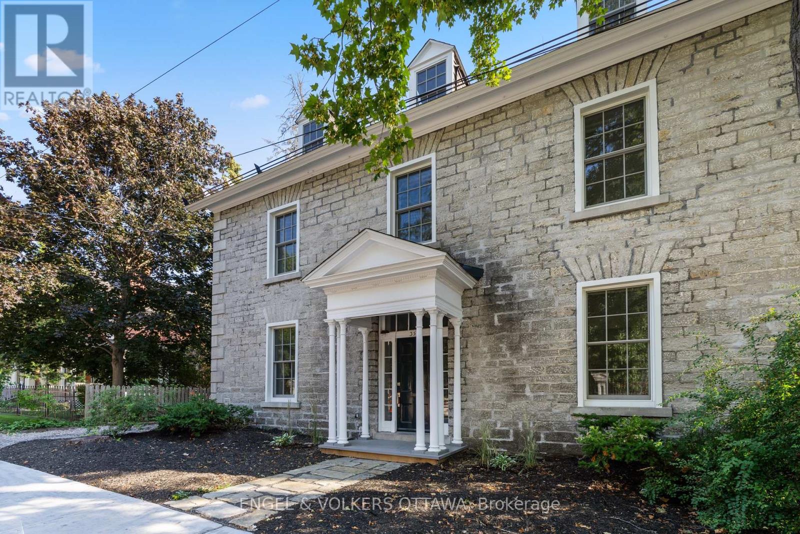 35 MACKAY STREET - 36
