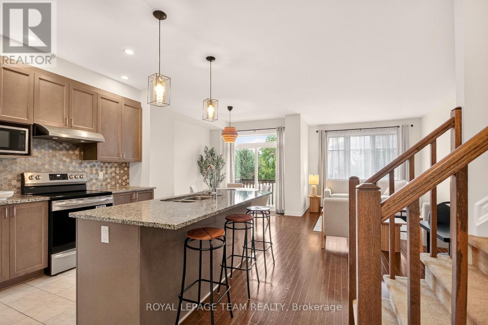 3 Bed, 3 Bath House for Sale in Ottawa – 328 WARMSTONE DRIVE, Ottawa – MLS# X13770672 - Image 17
