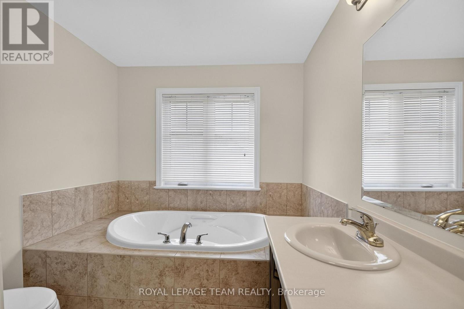 3 Bed, 3 Bath House for Sale in Ottawa – 328 WARMSTONE DRIVE, Ottawa – MLS# X13770672 - Image 32