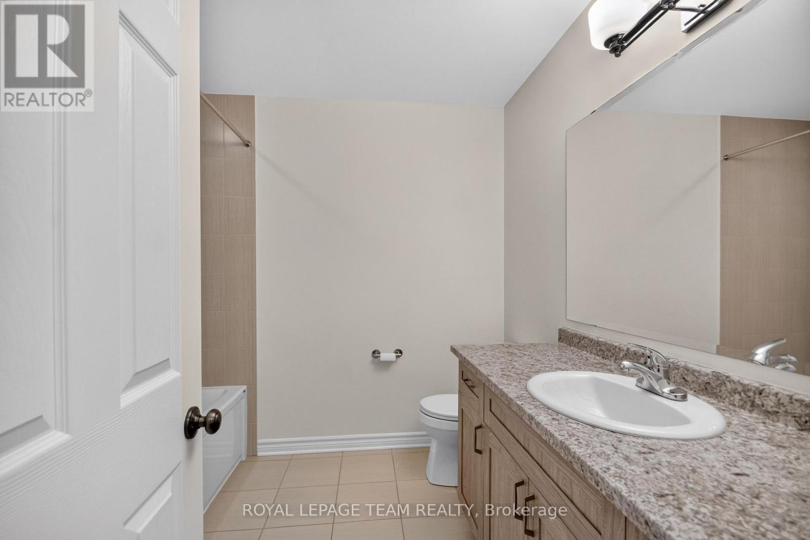 3 Bed, 3 Bath House for Sale in Ottawa – 328 WARMSTONE DRIVE, Ottawa – MLS# X13770672 - Image 35