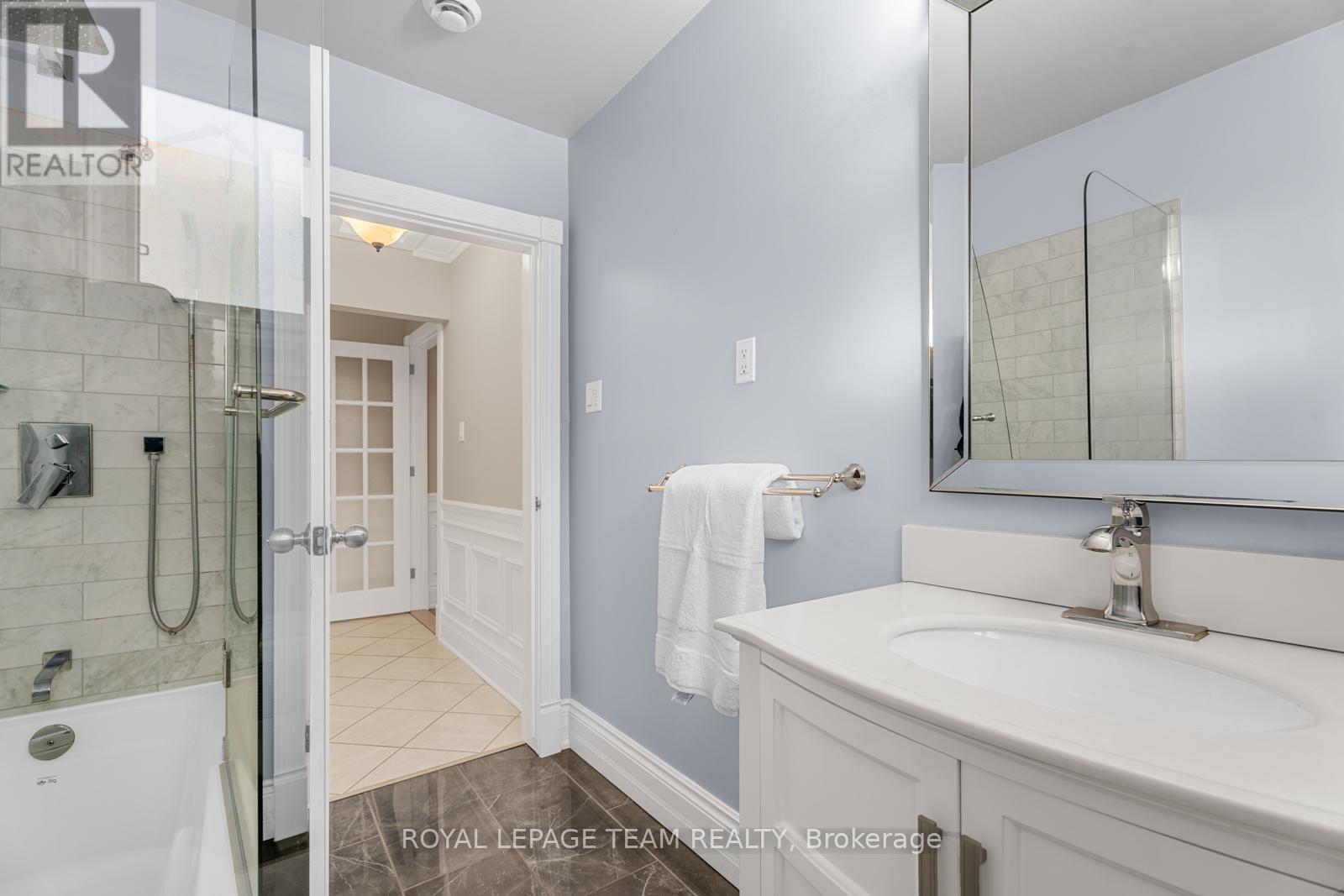 6 Bed, 4 Bath House for Sale in Ottawa – 235 HEMLOCK ROAD, Ottawa – MLS# X13770722 - Image 22